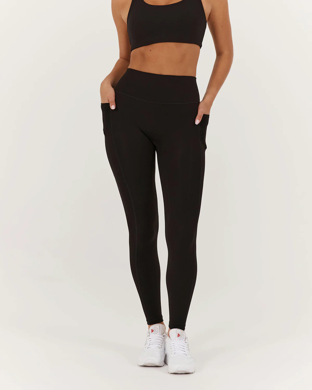 Women's High - Waisted Tight Trousers with Side Slits in Beige for a Trendy LookMuscle Republic | Motion Pocket Legging 28" - Black