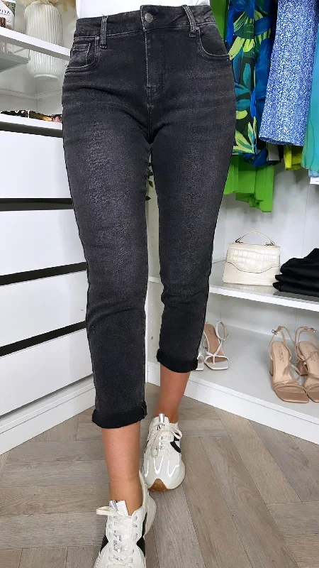 Distressed women jeans for a trendy and edgy lookMaeva Black Mom Jeans