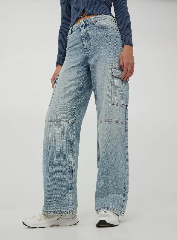 Distressed women jeans for a trendy and edgy lookWoman's Long pants jeans