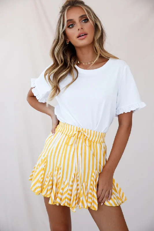 Lace - Embellished Women Dress for an Elegant and Sophisticated AppearanceRobyn Pleated Striped Mini Skirt Yellow Stripe