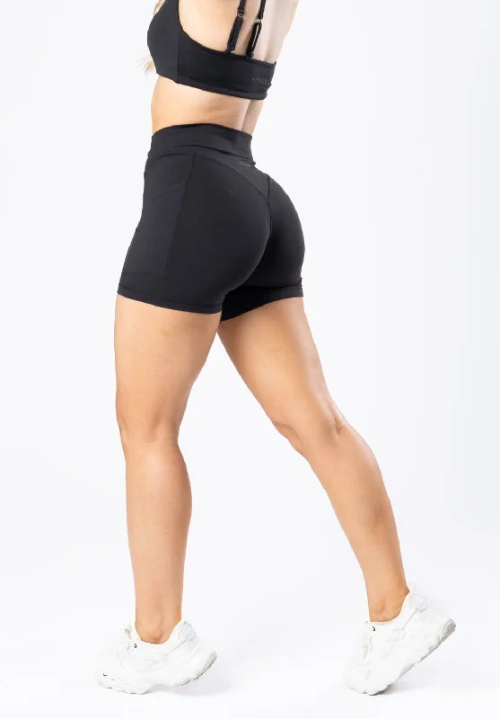 Cuffed Women Shorts for a Laid - Back and Trendy LookReluna Dip Pocket Sculptseam™ Short Black